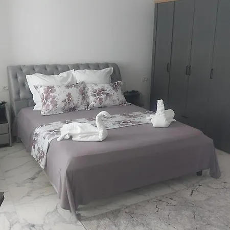 Hall Deluxe *